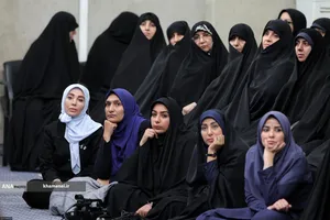 دیدار هزاران نفر از زنان و دختران با رهبر معظم انقلاب
