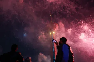 نورافشانی شب ۲۲ بهمن در تهران