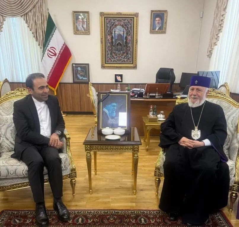 ادای احترام اسقف اعظم ارامنه به مقام رهبر شهید انقلاب