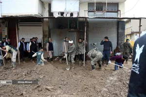 کمک رسانی شهید محمدمهدی طهرانچی دانشمند هسته ای در مناطق سیل زده لرستان پلدختر در سال 1398 همراه گروه های جهادی