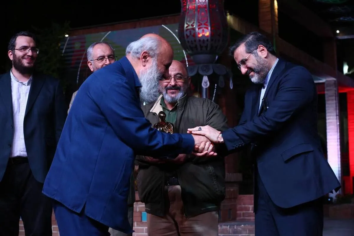 تجلیل از هنرمندان طراز هنر انقلاب/ مسعود نجابتی چهره هنر انقلاب در سال ۱۴۰۲ شد