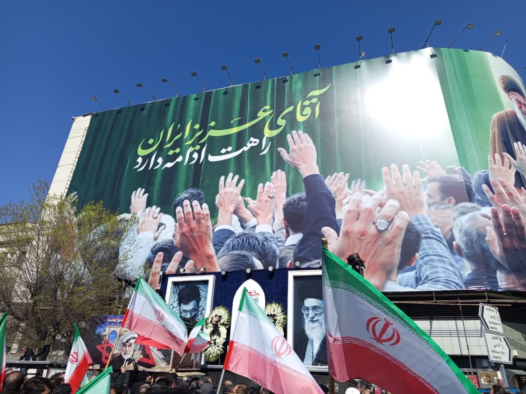 همبستگی ملی در گردهمایی «دانشگاه سربلند»/ نمایش قدرت و همبستگی در اجتماع دانشگاهیان آزاد سراسر کشور همبستگی ملی در گردهمایی «دانشگاه سربلند»/ نمایش قدرت و همبستگی در اجتماع دانشگاهیان آزاد سراسر کشور