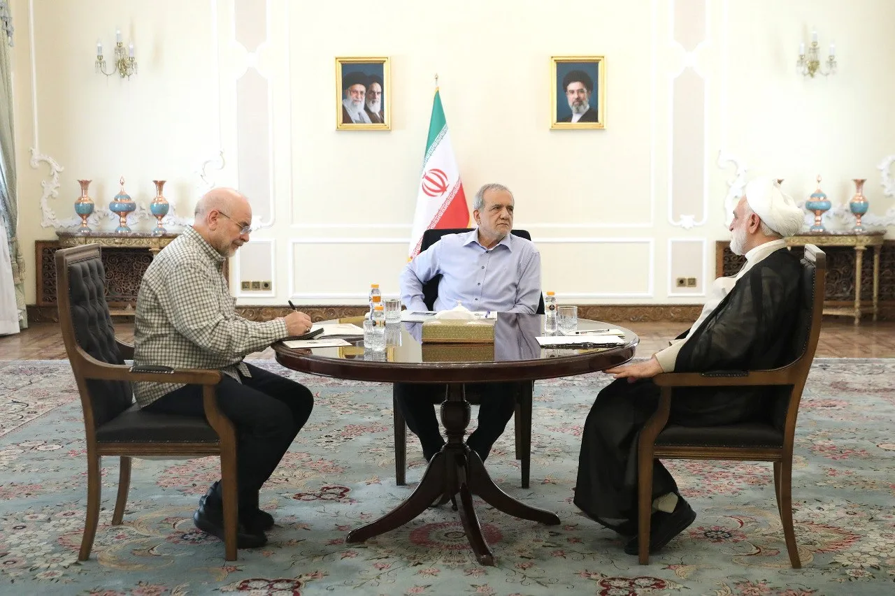 سران قوا
جلسه سران قوا