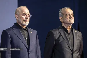 ادای احترام مقامات و مسئولان خارجی به پیکر امام شهید 