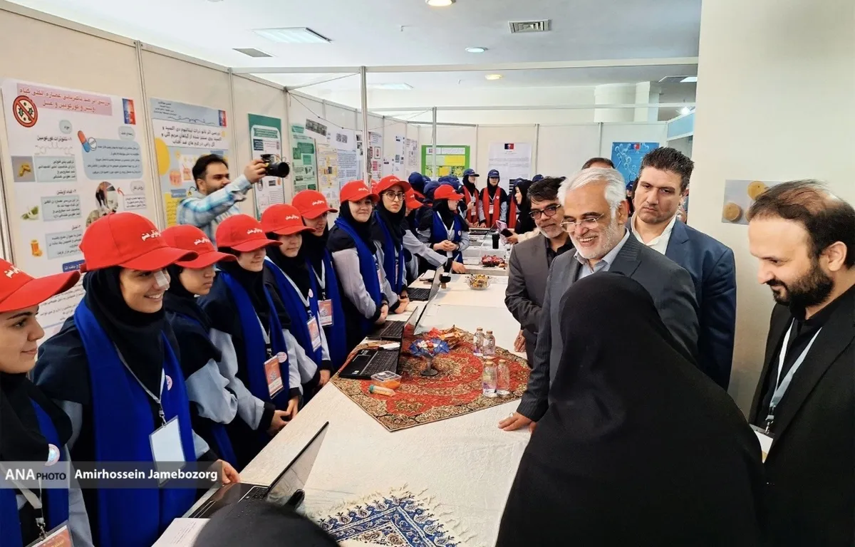 بازدید دکتر طهرانچی از ششمین جشنواره فرهیختگان جوان