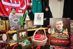 دیدار خادمیاران و یاوران رضوی با خانواده شهید سیدجواد حق پرست