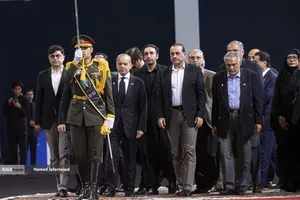 ادای احترام مقامات و مسئولان خارجی به پیکر امام شهید 