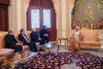 دیدار قالیباف با سلطان عمان و گفتگو درباره همکاری‌های دوجانبه و اداره تنگه هرمز