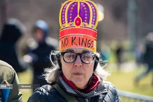  اعتراضات ضد جنگ بر علیه دوناد ترامپ در سراسر ایالات متحده آمریکا و کشورهای اروپایی با عنوان &laquo;نه به پادشاهی&raquo; آغاز شد. 