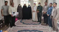 تجلیل مسئولان دانشگاه آزاد بردسیر از خانواده شهیده آذرنیوش