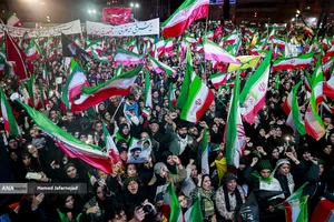 اجتماع به عشق وطن دسته پرچم داران ایران- میدان انقلاب تهران