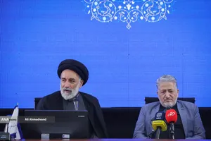 دکتر بیژن رنجبر رئیس دانشگاه آزاد اسلامی و حجت&zwnj;الاسلام والمسلمین میر مجید سیدقریشی رئیس نهاد نمایندگی مقام معظم رهبری در دانشگاه آزاد اسلامی