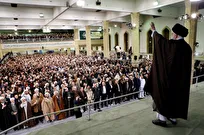 رهبر انقلاب: کسانی که با فضای مجازی ارتباط دارند با تهدیدات نرم‌افزاری دشمن مقابله کنند
