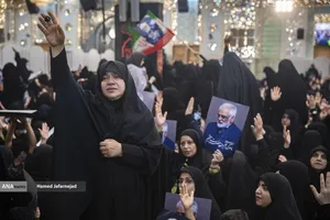 تشییع و تدفین پیکر مطهر دانشمند هسته&zwnj;ای شهید محمدمهدی طهرانچی رییس دانشگاه آزاد اسلامی و همسر گرانقدرش شهیده مژگان قراویری در حرم حضرت عبدالعظیم حسنی(ع)