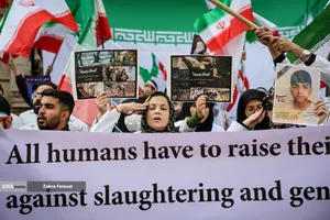 تجمع اعضای کادر درمان در محکومیت تجاوز آمریکا و رژیم صهیونیستی