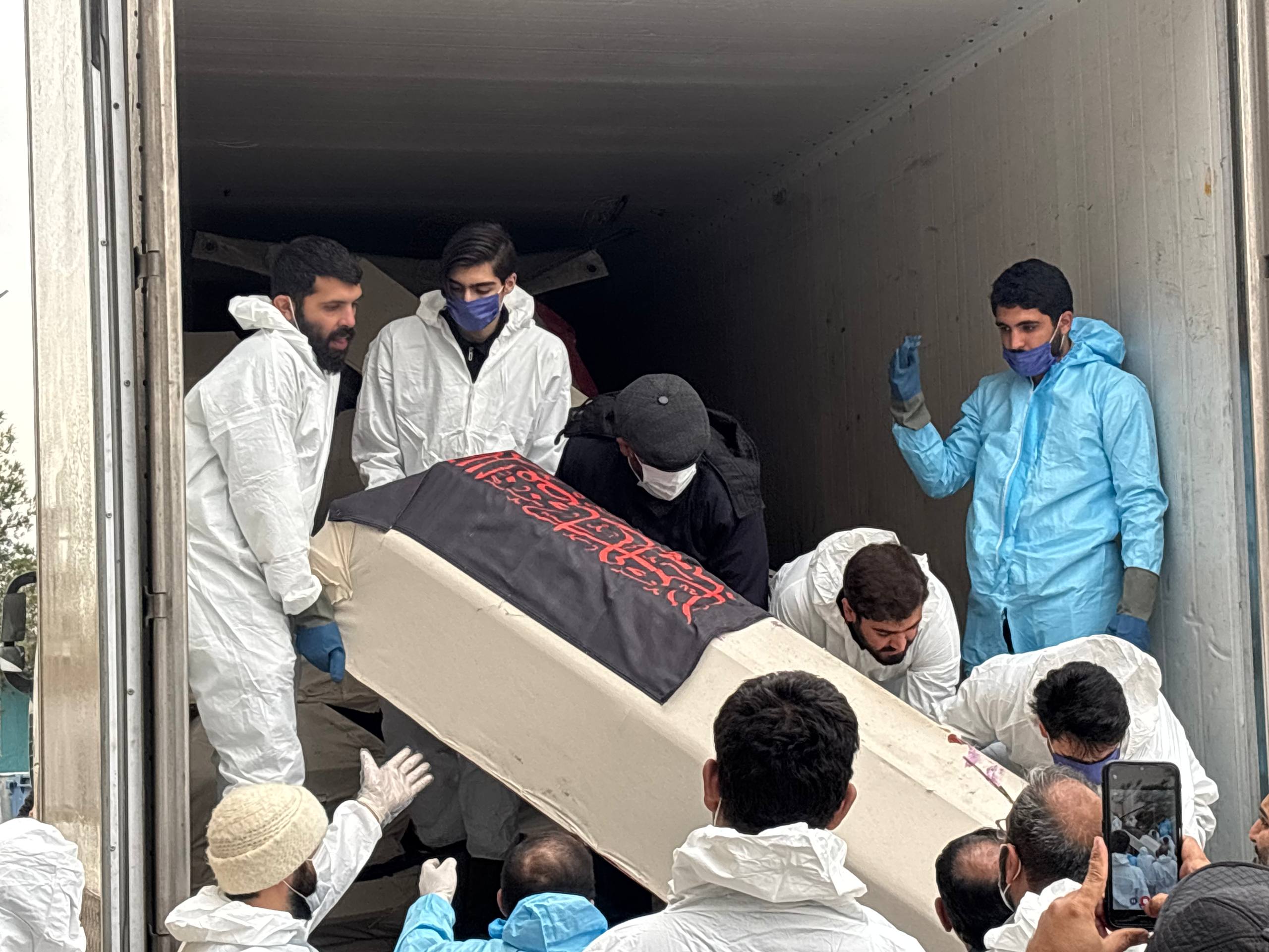 ورود پیکرهای مطهر شهدای ناو دنا به بهشت زهرا+فیلم ورود پیکرهای مطهر شهدای ناو دنا به بهشت زهرا+فیلم