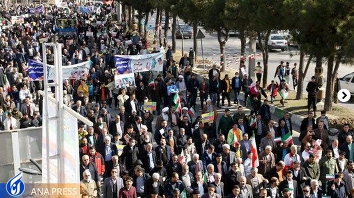 عهد پایدار دانشگاهیان در بهمن تماشاییِ ۱۴۰۲/ حماسه دانشجویان دیدنی شد + فیلم و عکس