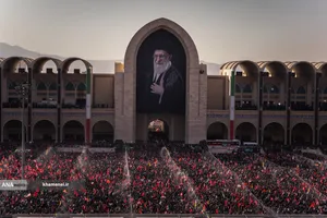 مراسم اقامه نماز بر پیکر مطهر امام مجاهد شهید حضرت آیت&zwnj;الله العظمی سیدعلی خامنه&zwnj;ای و شهدای خانواده ایشان