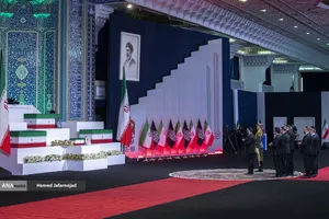 ادای احترام مقامات و مسئولان خارجی به پیکر امام شهید 