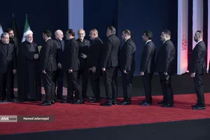 ادای احترام مقامات و مسئولان خارجی به پیکر امام شهید 