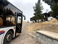 ۴ مصدوم در حادثه اتوبوس حامل دانش‌آموزان قزوین