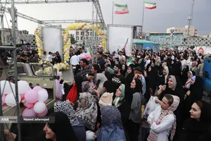 مراسم جشن عروسی زوج های جان فدا همزمان با سالروز ازدواج حضرت زهرا و حضرت علی در میدان امام حسین