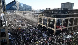  صحنه درگیری میان نیروهای آمریکایی و مردم 