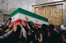 تشییع جثمان القائد الشهید في رواق دار الذكر بالعتبة الرضوية المقدسة