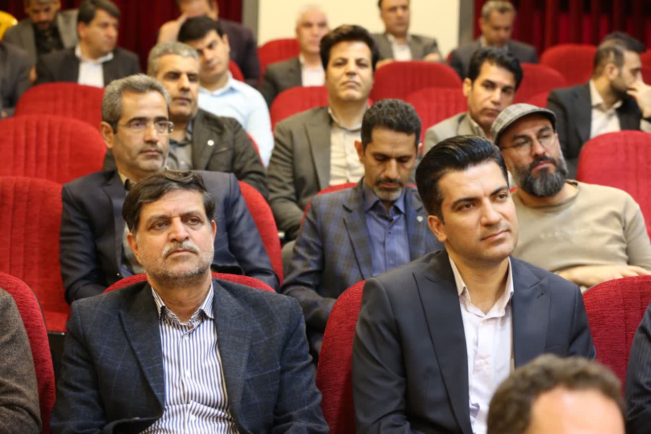 وظیفه معلمان حفظ اقتدار و سربلندی نظام و کشور است/دانشگاه آزاد در مسیر اقتصاد مقاومتی و وحدت ملی