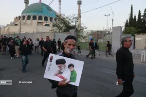 حرکت مردم عزادار بسمت مصلی تهران برای وداع با رهبر شهید انقلاب