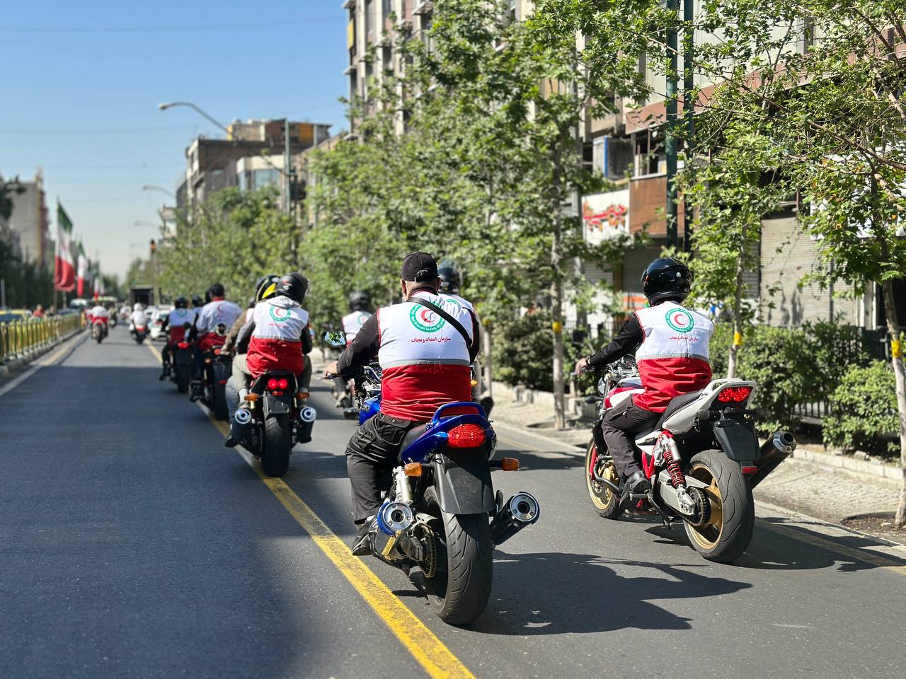 رژه موتوری و خودرویی امدادگران هلال احمر در تهران + عکس و فیلم