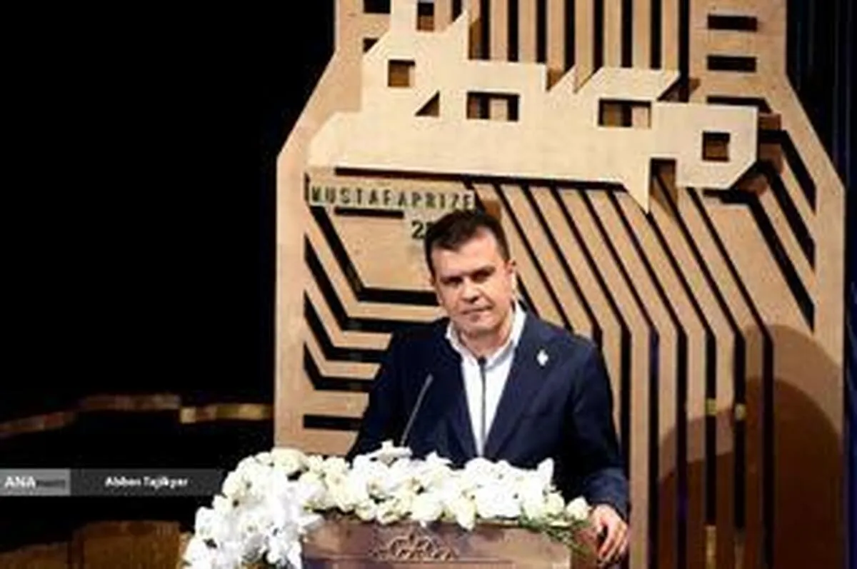 تأثیر شما دانشمندان فقط در آزمایشگاه نیست، بلکه در تغییر جهان است