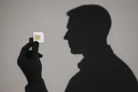 سیاه‌بازی وزارت ارتباطات دربارۀ سیم‌کارت‌های سفید جواب نداد