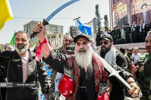رزمایش جان&zwnj;فدایان ایران با حضور مسعود پزشکیان رییس جمهور و علیرضا زاکانی شهردار تهران در رزمایش جان&zwnj;فدایان ایران
