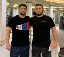 بعد از دیدار حبیب نورماگمادوف با تانک روسی در باشگاه بدنسازی هتل: ما آنجا بودیم، چون هر دو از باختن متنفریم