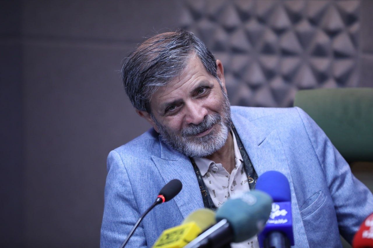 سرو سیمین پارسی جان به محمد معتمدی اهدا شد