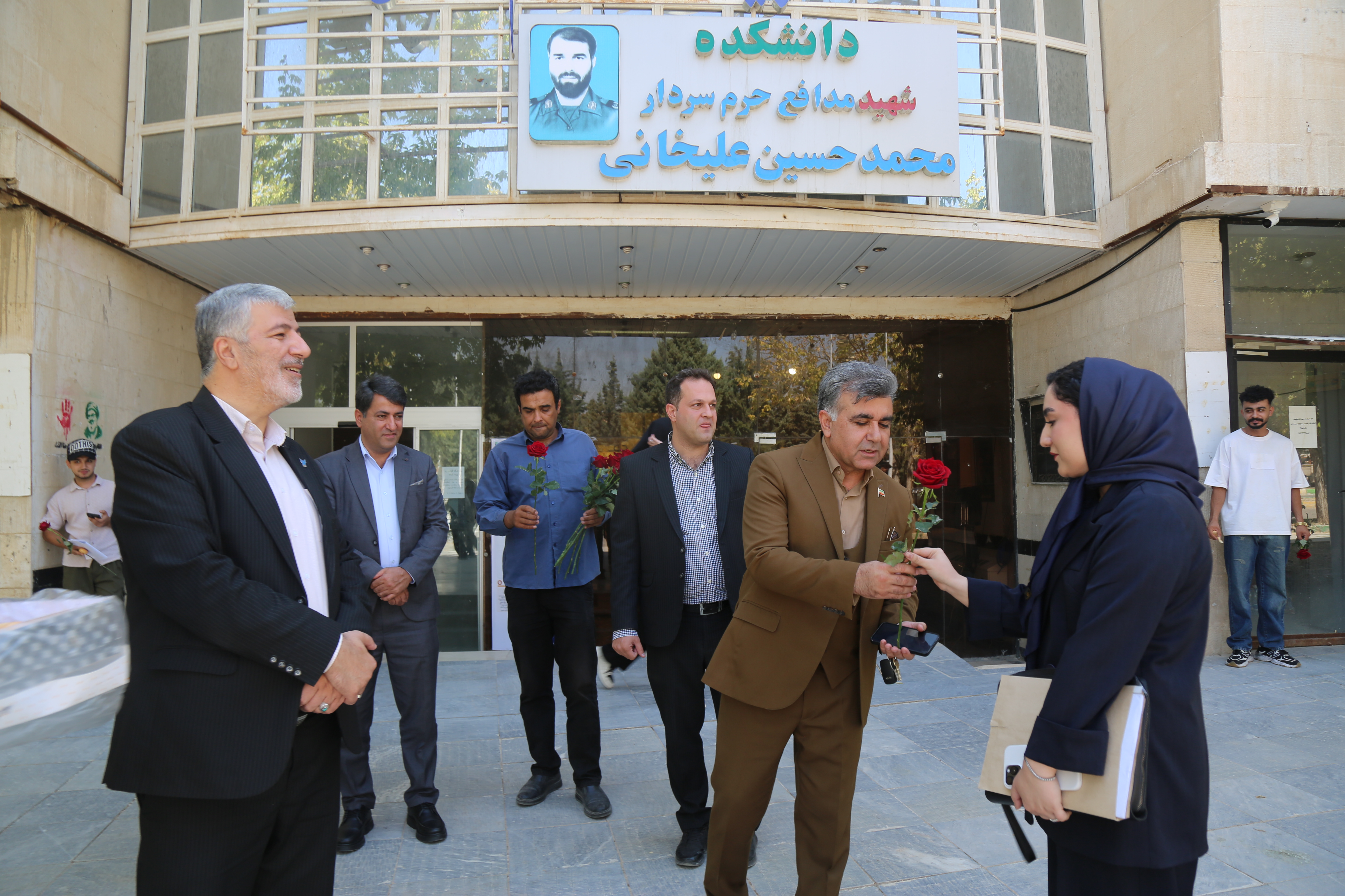 تجلی امیدآفرینی و نشاط دانشگاهی با استقبال از دانشجویان دانشگاه آزاد کرمانشاه تجلی امیدآفرینی و نشاط دانشگاهی با استقبال از دانشجویان دانشگاه آزاد کرمانشاه