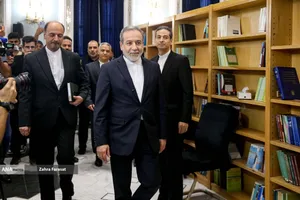 حضور سیدعباس عراقچی وزیر امورخارجه بمناسبت روز خبرنگار در جلسه هفتگی سخنگوی وزارت خارجه