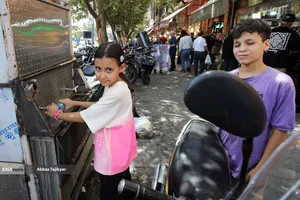 نوشیدن آب در گرمای تابستان