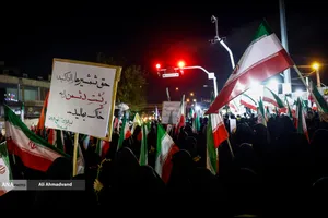 وداع با پیکرهای خانوادگی شهیدان شادکامی در چهارراه نظام&zwnj;آباد