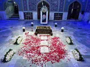 رواق دارالذکر حرم مطهر رضوی، زیارتگاه دائمی عاشقان رهبر شهید شد