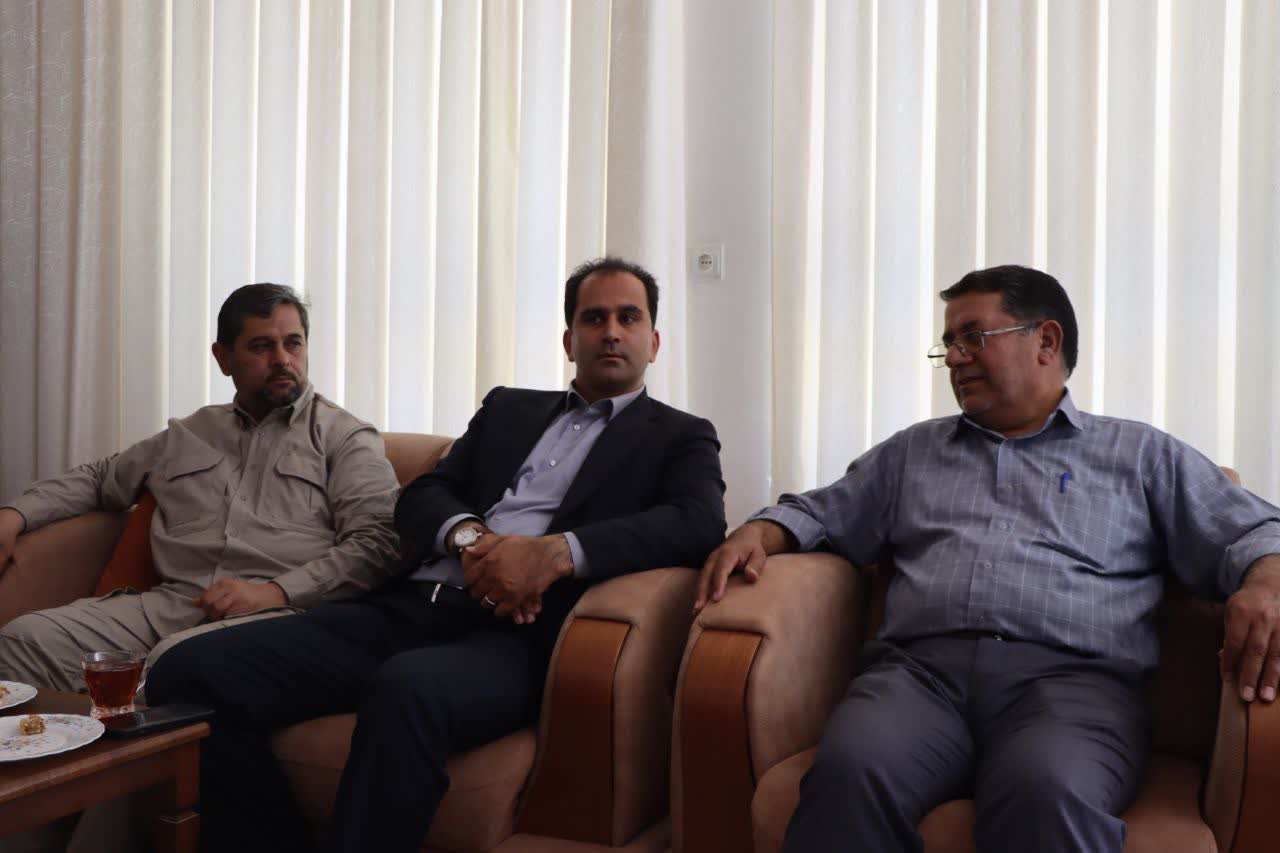 تجلیل از رئیس دانشگاه آزاد اسلامی واحد اشکذر به مناسبت هفته معلم