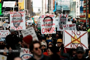  اعتراضات ضد جنگ بر علیه دوناد ترامپ در سراسر ایالات متحده آمریکا و کشورهای اروپایی با عنوان &laquo;نه به پادشاهی&raquo; آغاز شد. 