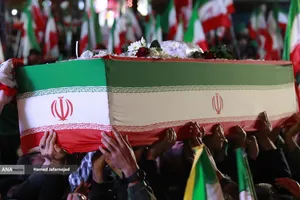 مراسم وداع با پیکر مادر شهیدان افراسیابی در چهارراه نبرد خیابان پیروزی