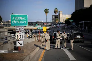 درگیری پلیس ضد شورش و معترضان در لس&zwnj;آنجلس آمریکا