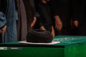  مراسم اقامه نماز بر پیکر مطهر رهبر شهید انقلاب در حرم رضوی 