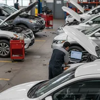 بررسی نقش سرویس دوره‌ای موتور و گیربکس در خودرو‌های نیسان و تأثیر آن بر کاهش استهلاک و افزایش عمر خودرو.