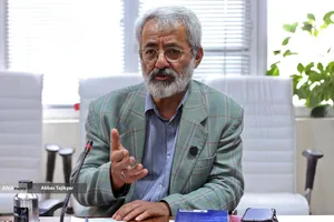 دکتر عباس سلیمی نمین مدیر دفتر مطالعات و تدوین تاریخ ایران در نشست علمی بازخوانی الهیاتِ انتقام و خون&zwnj;خواهی در تاریخ اسلام و انقلاب اسلامی