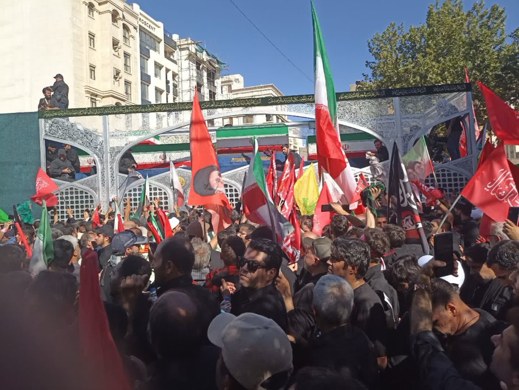 حضور گسترده دانشگاهیان دانشگاه آزاد بابل در مراسم تشییع پیکر مطهر رهبر شهید انقلاب حضور گسترده دانشگاهیان دانشگاه آزاد بابل در مراسم تشییع پیکر مطهر رهبر شهید انقلاب