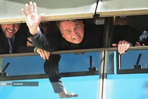 بازگشت ژائیر بولسونارو، رئیس&zwnj;جمهور سابق برزیل پس از تبعید خودخواسته در فلوریدا در فرودگاه برازیلیا، برزیل